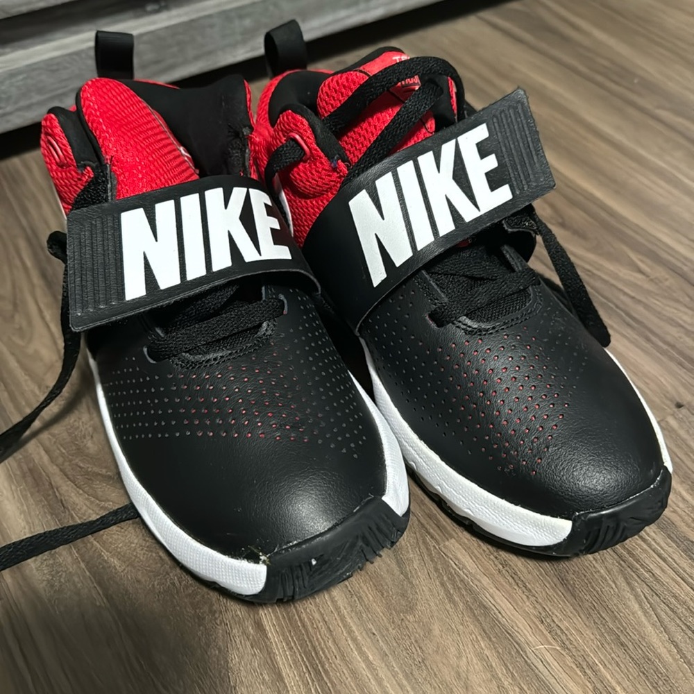 Nike big boys 6Y